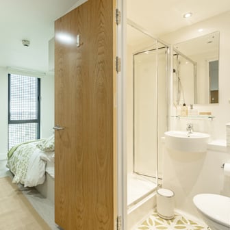 Premium En Suite - Image 9